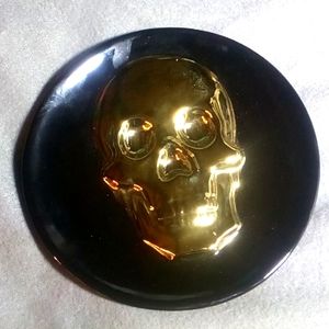 Black plate with gold skull